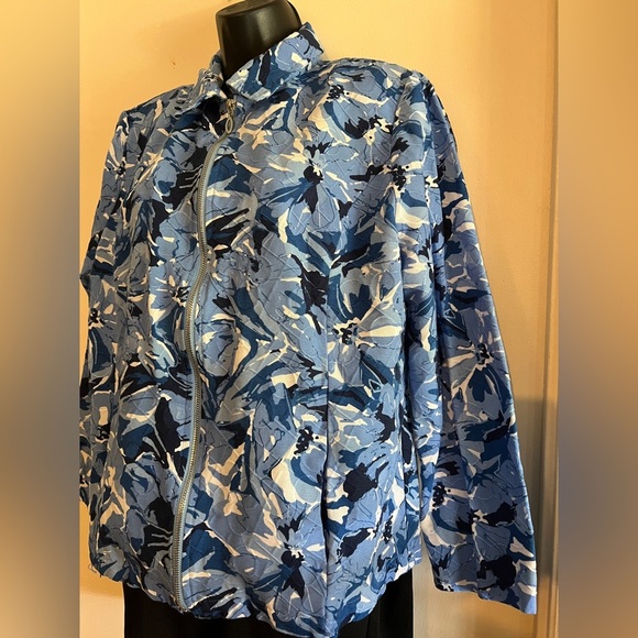 Stylish Blue & White Zip-Up Jacket - Picture 5 of 8